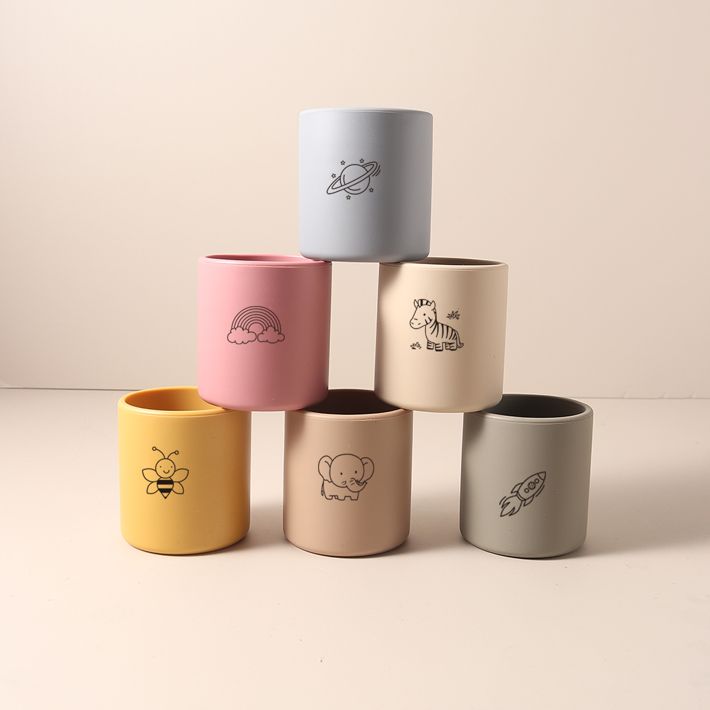 新しい漫画柄200MLベビー用シリコンカップ BPAフリー  - Snack Cup Toddler のレビューと価格