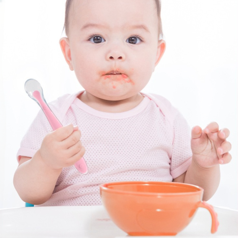 BPA フリーベビーシリコーンスプーン第一段階幼児ソフトスプ - Baby Food Utensils のレビューと価格